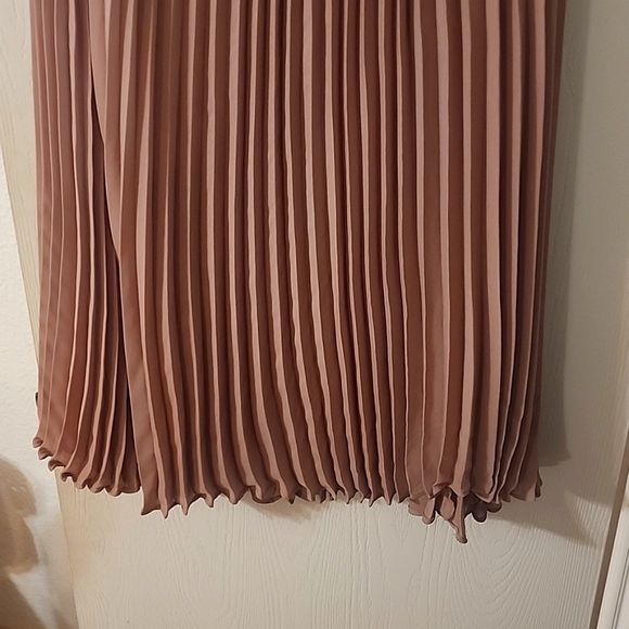 Vivienne Tam Pleated Skirt - Picture 3 of 4